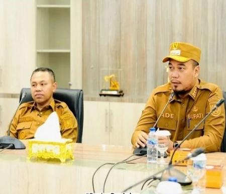 Diperiksa KPK, Bupati Inhu Akui Kedekatan dengan Abdul Wahid