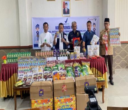 Kepala Balai BPOM Pekanbaru, Alex Sander intensif awasi impor makanan ilegal (foto/Yuni)