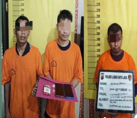 Polisi Ringkus Tiga Pengedar Sabu di Inhu, Sembunyikan Narkotika dalam Bungkus Rokok