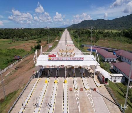 Pintu Gerbang Tol Padang - Sicincin. (Foto: Rivo Wijaya)