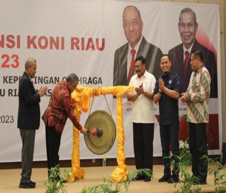 KONI Provinsi Riau menggelar Rapat Kerja tahun 2023 di Hotel Mutiara Merdeka, Pekanbaru (foto/ist)