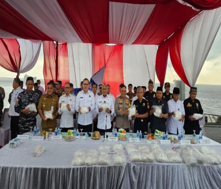 Kepala BNN RI, Irjen Pol Marthinus Hukom memimpin konferensi pers pengungkapan peredaran sabu jaringan internasional (foto/bambang)