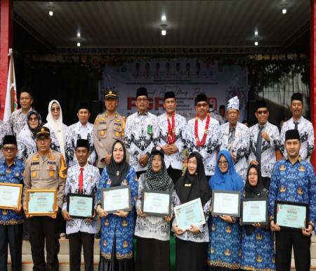 PT SLS terima penghargaan di HUT PGRI & PGN ke-79 (foto/Andy)