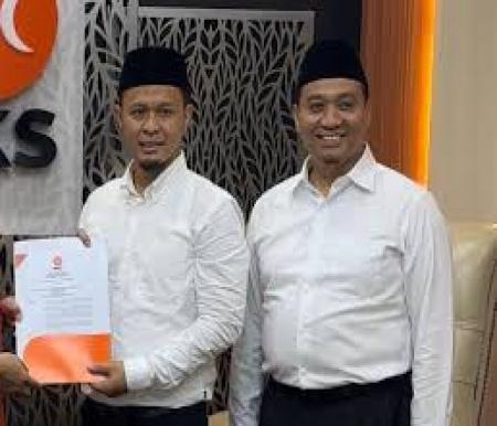 Bakal Calon Walikota Pekanbaru, Agung Nugroho-Markarius Anwar menerima SK dukungan PKS maju Pilwako 2024 (foto/int)