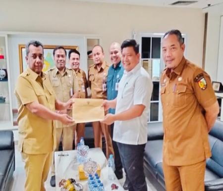 Kepala Inspektorat, Iwan Simatupang ditunjuk Pj Walikota Pekanbaru, Roni Rahkmat sebagai Plt Kepala DLHK Kota Pekanbaru.