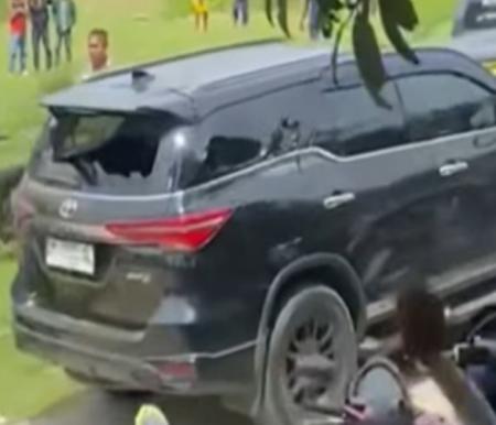 Mobil Kapolres Kuansing Dirusak Massa Saat Penertiban PETI, Polda Riau Kecam Tindakan Anarkis
