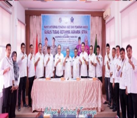 Rapat integrasi penataan aset dan akses Tim GTRA Kabupaten Pelalawan (foto/Andy)