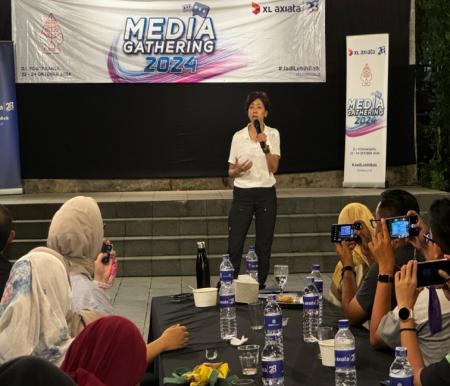 Dian Siswarini, Presiden Direktur sekaligus CEO PT XL Axiata saat memberikan sambutan di media gathering 2024 (Foto/Ist)