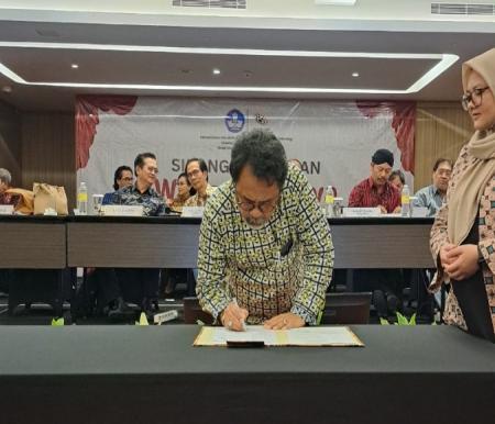 Kepala Dinas Kebudayaan (Kadisbud) Provinsi Riau, Raja Yoserizal Zen (foto/yuni)