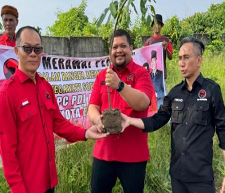 DPC PDIP Pekanbaru Gelar Aksi 
