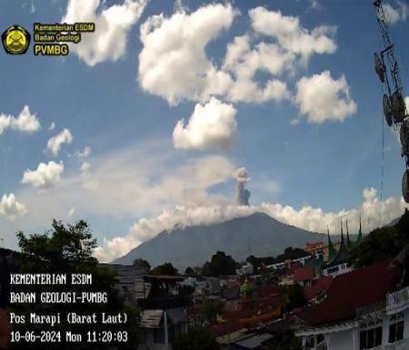 Ilustrasi Gunung Marapi lontarkan abu vulkanik setinggi 1 kilometer (foto/int)