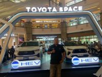 Pameran Toyota Space di Mall SKA Pekanbaru.