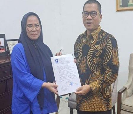 Ade Hartati Rahmat, mendapat tiket berupa surat rekomendasi atau surat penugasan untuk maju di Pilwako Pekanbaru dari DPP PAN.