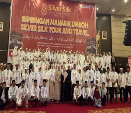 Ratusan jemaah umrah dari Silver Silk Tour and Travel ikuti manasik di The Grand Central Pekanbaru (foto/Meri)