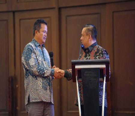 Pj Gubernur Riau, SF Hariyanto bersama Heri Yulindo.(foto: sri/halloriau.com)