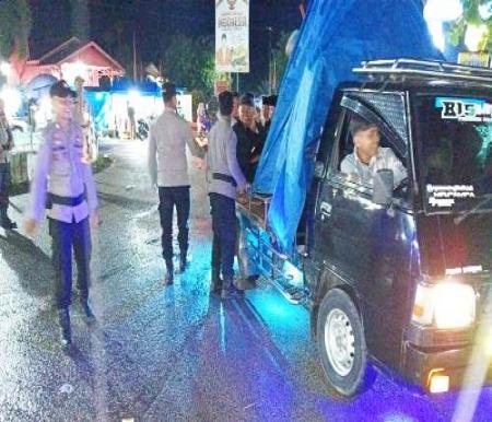 10 Personel Polsek Simpang Kanan Amankan Pawai Malam Takbir Hari Raya Idulfitri 1446 H