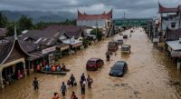 Banjir rendam Kota Padang, Sumbar.(ilustrasi/gemini AI/halloriau.com)