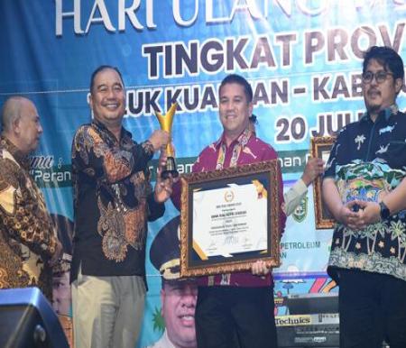 BRK Syariah Dinobatkan sebagai Perusahaan Peduli CSR Terbaik di JMSI Riau Award 2025