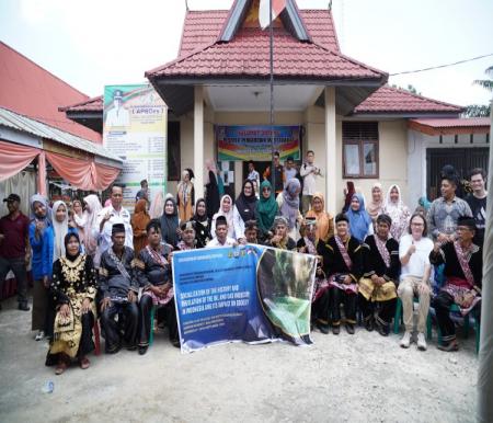 Sivitas UIR bersama Guru Besar dari Jerman adakan pengabdian masyarakat internasional di Desa Tanjung Alai Kampar (foto/ist)