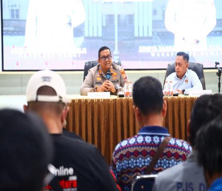 Kapolres Dumai AKBP Hardi Dinata, MM, menyampaikan sambutan dalam silaturahmi bersama jurnalis di Aula Wicaksana Lagahawa (foto/bambang)