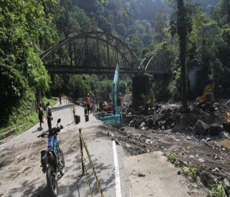 Polisi akan tilang pengendara yang terobos Jalur Lembah Anai Sumbar (foto/tribunpadang)