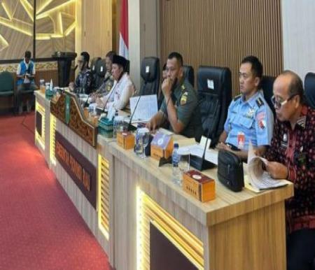 Rapat persiapan HUT ke-79 RI di Pemprov Riau.(foto: mcr)