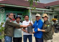 Prodi Doktor Ilmu Lingkungan Unri Tanam Pohon di Desa Koto Masjid dalam Rangkaian Dies Natalis Pascasarjana ke-24