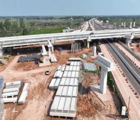 Pembangunan dua ramp ruas tol Pekanbaru.(foto: rivo/halloriau.com)