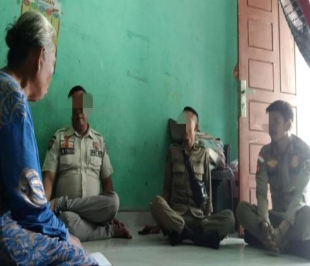 Nenek di Pekanbaru didatangi tiga pria berseragam Satpol PP (foto/detik)