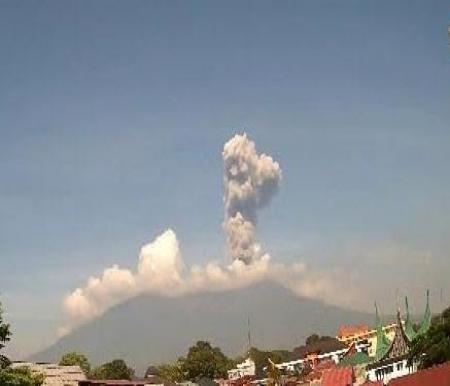 Erupsi Gunung Marapi, Sumbar beberapa waktu lalu (foto/int)