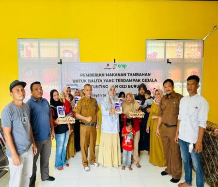 PT EMP Energi Riau menyerahkan program PMT di Pelalawan dan Inhu (foto/Andy)