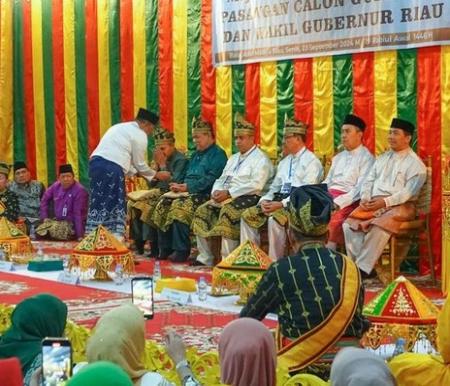 Pj Gubri Rahman Hadi menghadiri majelis tepuk tepung tawar yang digelar LAM Riau kepada 3 pasangan calon Gubernur dan Wakil Gubernur Riau. 