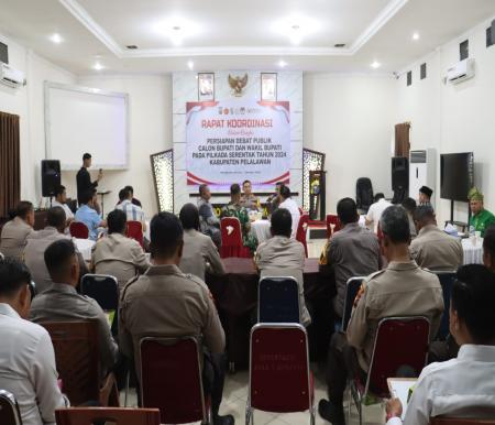 Rapat koordinasi debat Calon Bupati yang digelar di aula Teluk Meranti Polres Pelalawan (foto/Andy)