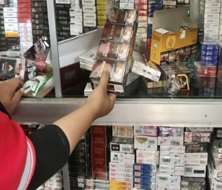 Rokok Ilegal Dijegal, Pedagang Kecil Pekanbaru Kehilangan Untung Besar