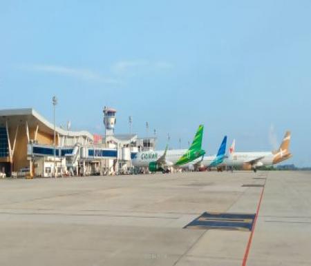 Pemindahan bandara SSK II dinilai Mardianto sudah tepat karena lokasi saat ini yang berada persis di tengah kawasan padat penduduk. (foto:bandara SSK II Pekanbaru/int)