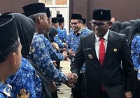 Bupati Pelalawan, Zukri lantik kepala sekolah (foto/Andy)