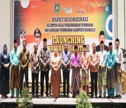 Kabalai PPW Riau Abdul Halil Kastella bersama Bupati Bengkalis Kasmarni launching program Sanitasi BERMASA.(foto: Balai PPW Riau)