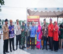 Sekdakab Siak Arfan bersama forkopimda saat event Bazar Pojok Ekonomi Kreatif Siak Bermadah.(foto: diana/halloriau.com)