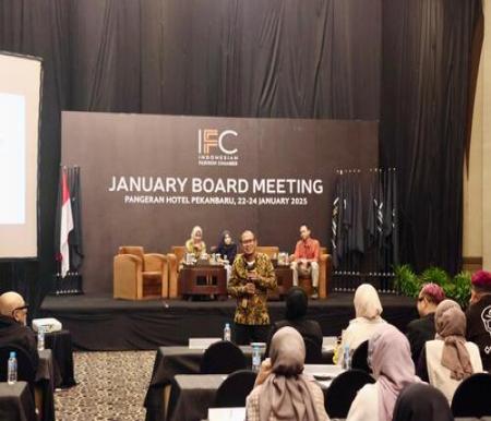 OJK Riau bersama Indonesia Fashion Chamber (IFC) terus berupaya meningkatkan literasi keuangan masyarakat, khususnya bagi pelaku UMKM. (F0t0: OJK Riau)