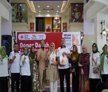 Alumni SMANSA Pekanbaru Angkatan 99 gelar donor darah di Mal Pekanbaru (foto/ist)