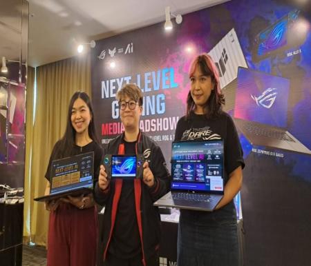 Vania (tengah), Gaming Product Marketing Asus Indonesia luncurkan ROG Zephyrus G16 dan TUF Gaming A14 (foto/riki)