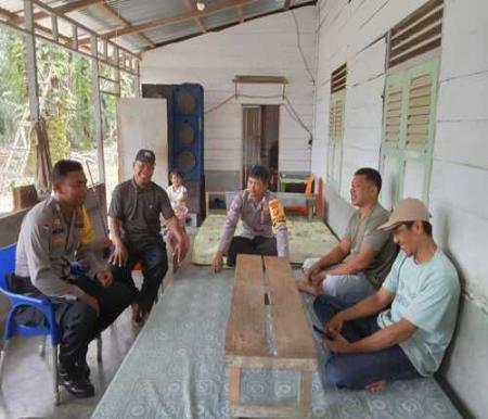 Polsek Simpang Kanan terus menggiatkan program Cooling System di Dusun Simpang Polsus, Kepenghuluan Bukit Damar. (Foto: Afrizal)