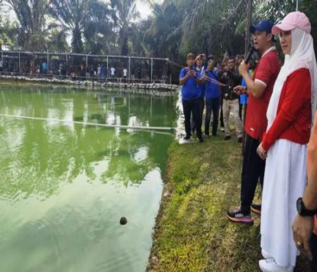 Bacalon Walikota Pekanbaru, Agung Nugroho saat membuka event lomba mancing di KPK Kulim.(foto: mimi/halloriau.com)