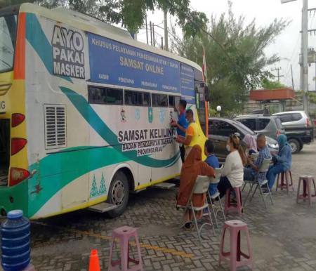 Bayar pajak kendaraan di Samsat Keliling di Riau.(foto: int)