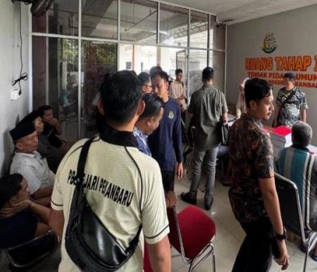 12 Tersangka Kerusuhan PT Seraya Sumber Lestari Diserahkan ke Kejari Pekanbaru