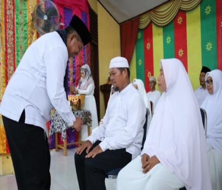 Bupati Siak, Alfedri melepas 21 calon jemaah haji asal Kecamatan Sungai Apit (foto/ist)