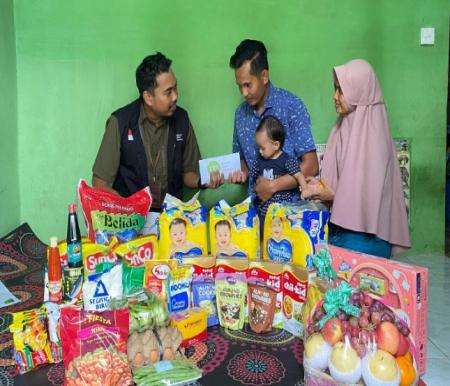 IZI Riau Salurkan Bantuan ke Adiba yang Alami Kecelakaan (fototo/int)