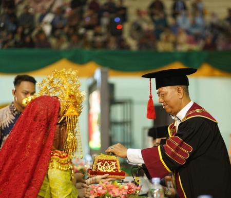 UIR Gelar Wisuda Periode II 2025: Momentum Terakhir Rektor Syafrinaldi dan Capaian Gemilang Universitas Islam Riau