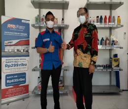 Rosali Sinarta, GM Automotive  Business Support Agung Concern (kanan) bersama Workshop Head, Abran.