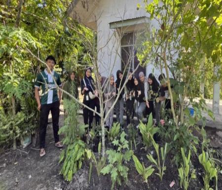 Mahasiswa FK Unri Tanam TOGA di Posyandu Kapodang, Dorong Gaya Hidup Sehat Masyarakat